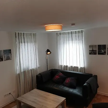 2 Zimmer Zentral Gelegen In شقة *