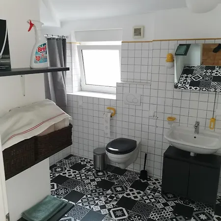شقة 2 Zimmer Zentral Gelegen In *